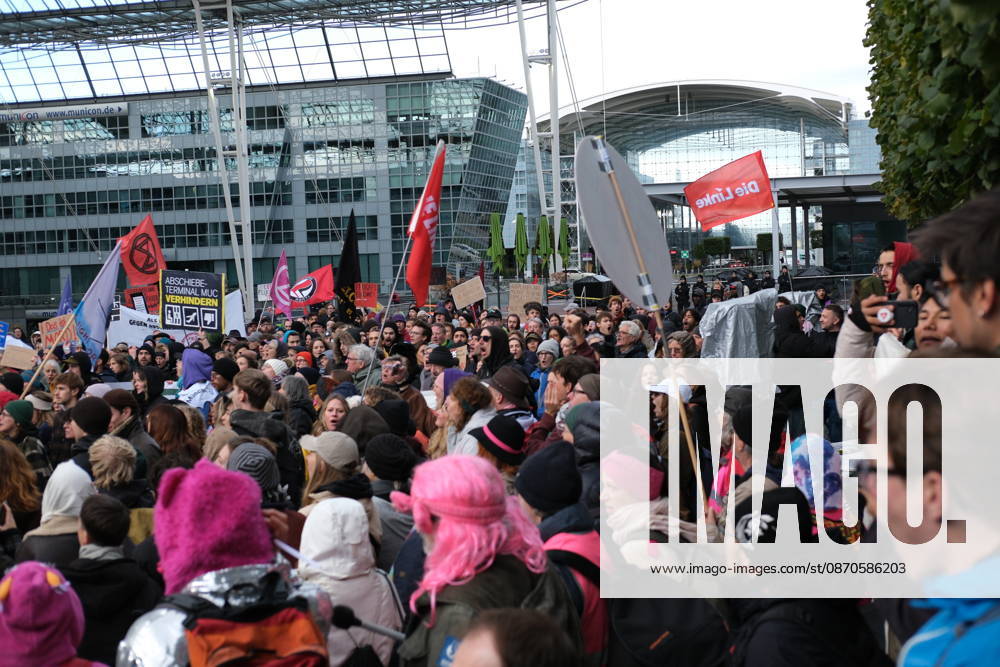 Protest at Munich Airport against planned deportation terminal MUNICH, GERMANY - OCTOBER 24: A large crowd of protesters gather outside the MAC Forum at Munich Airport during a demonstration against a planned deportation terminal in Munich, Germany on October 24, 2026. Demonstrators carry flags and banners including those of the campaign Abschiebeterminal MUC verhindern! and the party Die Linke. Merve Goettl Anadolu Munich Germany. Editorial use only. Please get in touch for any other usage.