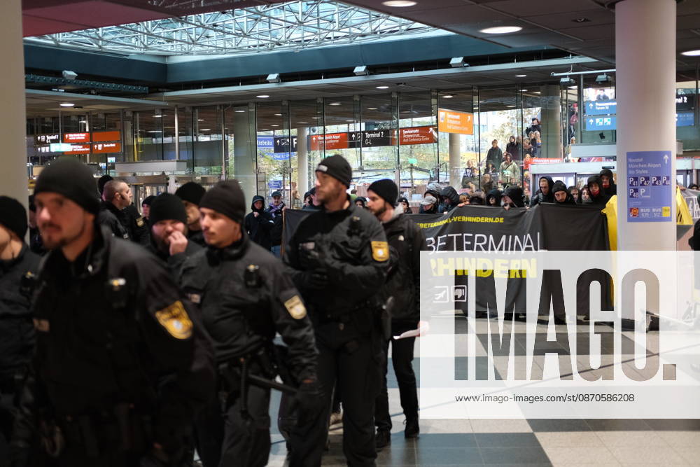 Protest at Munich Airport against planned deportation terminal MUNICH, GERMANY - OCTOBER 24: Police officers form a line in front of protesters holding a banner reading Abschiebeterminal verhindern (Stop the Deportation Terminal) inside the terminal building at Munich Airport in Munich, Germany on October 24, 2026. The demonstration targeted plans to build a dedicated deportation facility at the airport, set to operate from 2028. Merve Goettl Anadolu Munich Germany. Editorial use only. Please get in touch for any other usage.