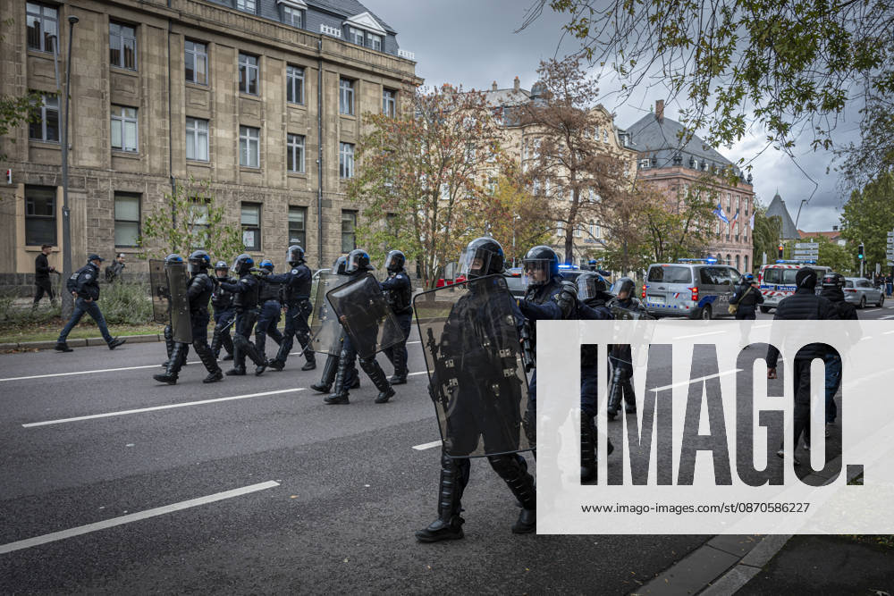 Lorraine, Metz: Once again, several hundred people are demonstrating in Metz, France, on Saturday—students, university students, labor unions, and Yellow Vests gathered at the Place de la République. From there, they marched through the city center to the Centre Pompidou Metz. Escorted by a heavy police presence, the demonstration proceeded peacefull Protest241026001