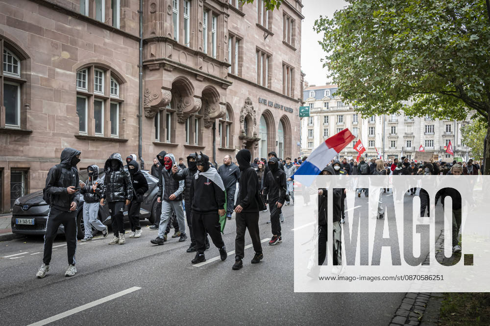 Lorraine, Metz: Once again, several hundred people are demonstrating in Metz, France, on Saturday—students, university students, labor unions, and Yellow Vests gathered at the Place de la République. From there, they marched through the city center to the Centre Pompidou Metz. Escorted by a heavy police presence, the demonstration proceeded peacefull Protest241026001
