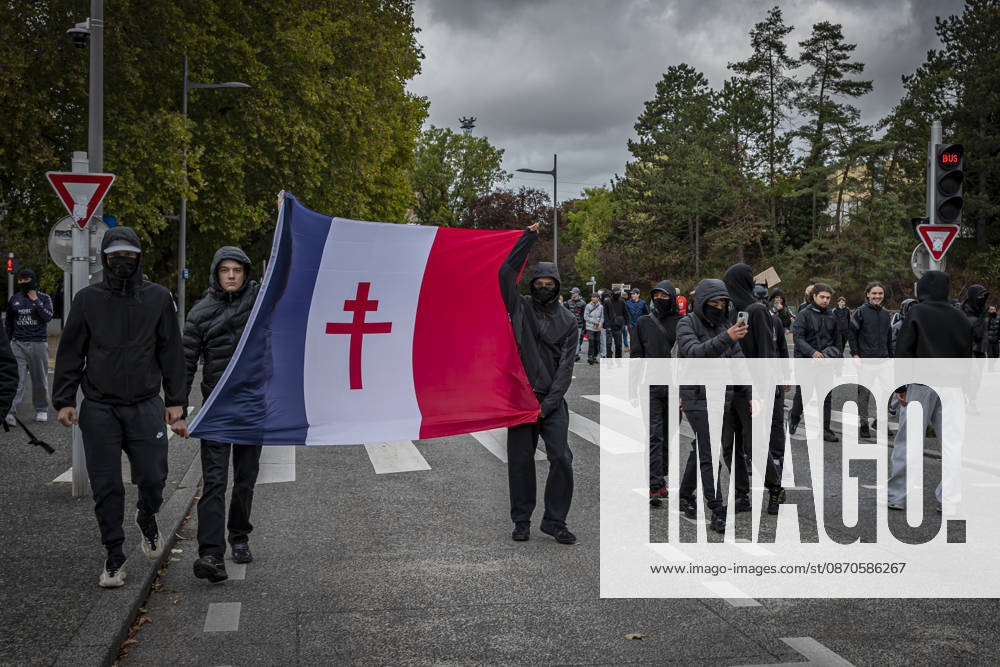 Lorraine, Metz: Once again, several hundred people are demonstrating in Metz, France, on Saturday—students, university students, labor unions, and Yellow Vests gathered at the Place de la République. From there, they marched through the city center to the Centre Pompidou Metz. Escorted by a heavy police presence, the demonstration proceeded peacefull Protest241026001