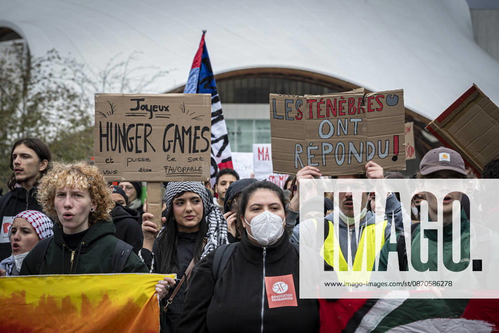Lorraine, Metz: Once again, several hundred people are demonstrating in Metz, France, on Saturday—students, university students, labor unions, and Yellow Vests gathered at the Place de la République. From there, they marched through the city center to the Centre Pompidou Metz. Escorted by a heavy police presence, the demonstration proceeded peacefull Protest241026001