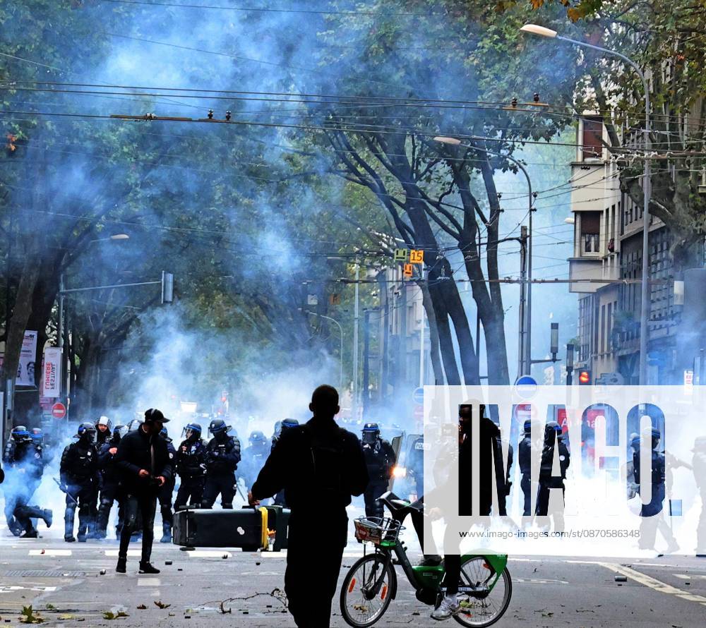 October 24 Protest PHOTOPQR LE PROGRES Richard MOUILLAUD Lyon Oct. 24, 2026 October 24 Protest October 24 Protest France Oct. 24, 2026 Another day of protests this Saturday, and amid fears of renewed violence and looting, restrictions on freedom of movement and assembly have multiplied, drawing sharp criticism from civil liberties groups Lyon, Rhône, Rhône-Alpes, France