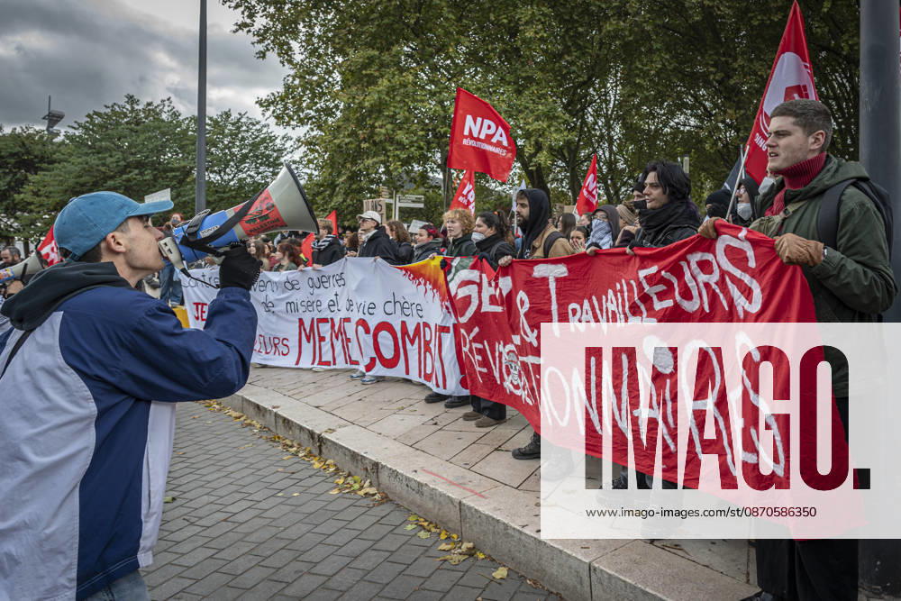 Lorraine, Metz: Once again, several hundred people are demonstrating in Metz, France, on Saturday—students, university students, labor unions, and Yellow Vests gathered at the Place de la République. From there, they marched through the city center to the Centre Pompidou Metz. Escorted by a heavy police presence, the demonstration proceeded peacefull Protest241026001