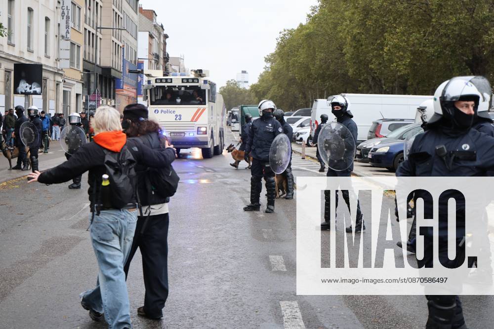 Riot police pictured at protests in Brussels for purchasing power, healthcare, and education, on Saturday 24 October 2026. NICOLASxMAETERLINCK 190869051