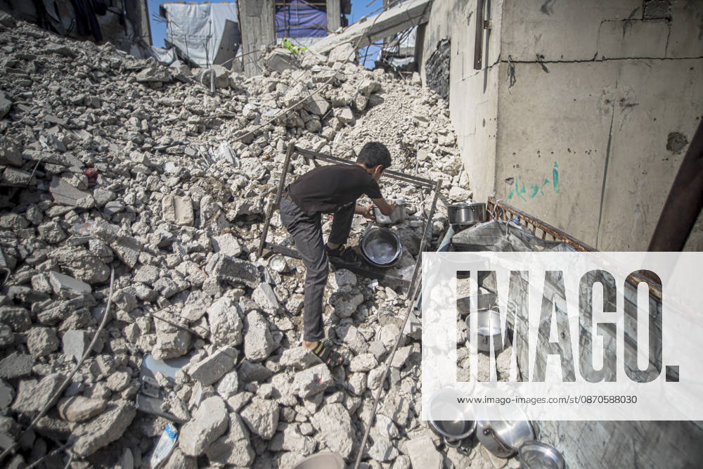 Gaza Palestinians Food Shortages 2026 A Palestinian boy collects cooking pots from among the rubble of destroyed buildings in Jabalia Refugee Camp, northern Gaza Strip, Palestine, on October 24, 2026. Families continue to rely on charity kitchens for hot meals amid severe food shortages, widespread destruction and limited access to essential supplies, with many residents using their own pots and containers to collect food for their households. Jabalia Gaza Strip Palestinian Territories