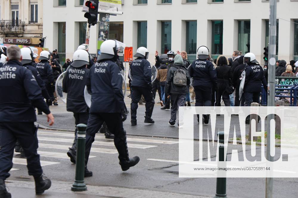 Riot police faces protestors at protests in Brussels for purchasing power, healthcare, and education, on Saturday 24 October 2026. NICOLASxMAETERLINCK 190870695