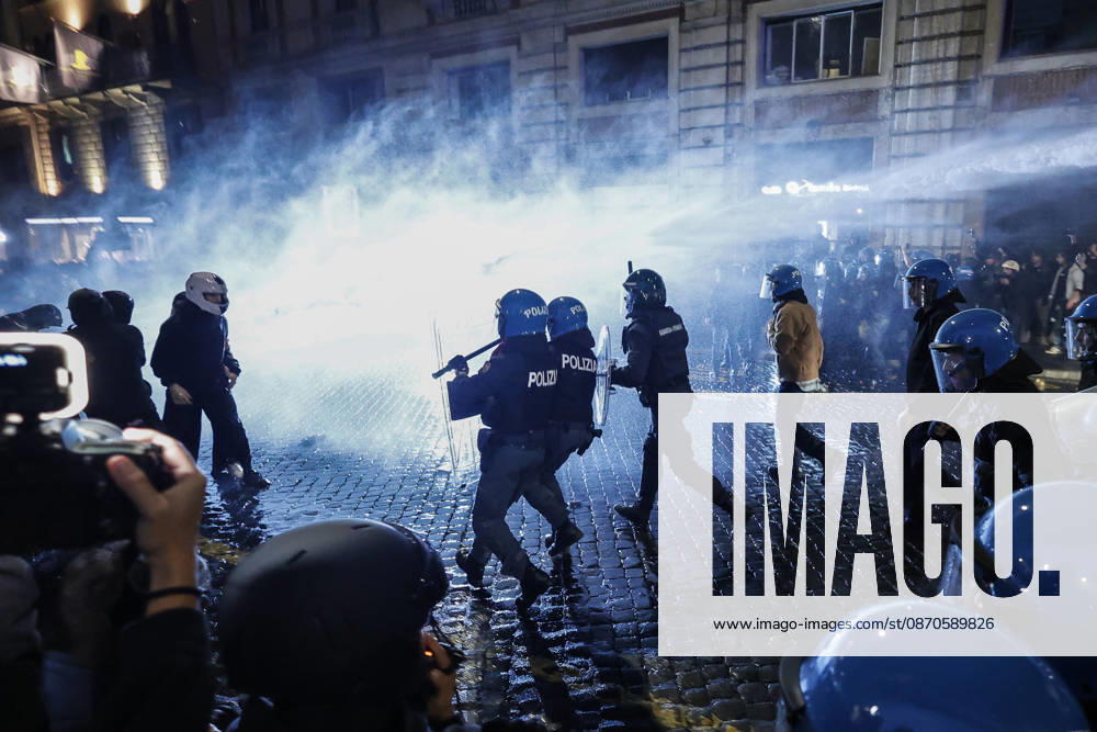 Demonstration against the Italian government in Rome ROME, ITALY, OCTOBER 24: Italian anti-riot police officers face demonstrators during a protest against the Italian government in Rome, Italy, on October 24, 2026. Riccardo De Luca Anadolu Rome Italy. Editorial use only. Please get in touch for any other usage.