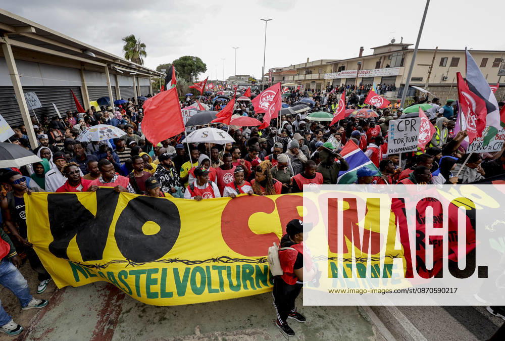 IPA90126162 - Castelvolturno: The church and local institutions led the peaceful march of 10,000 people according to police figures, though organizers claim there were nearly 20,000 participants to protest the opening of the CPRs (centers for repatriation), which are administrative detention facilities.