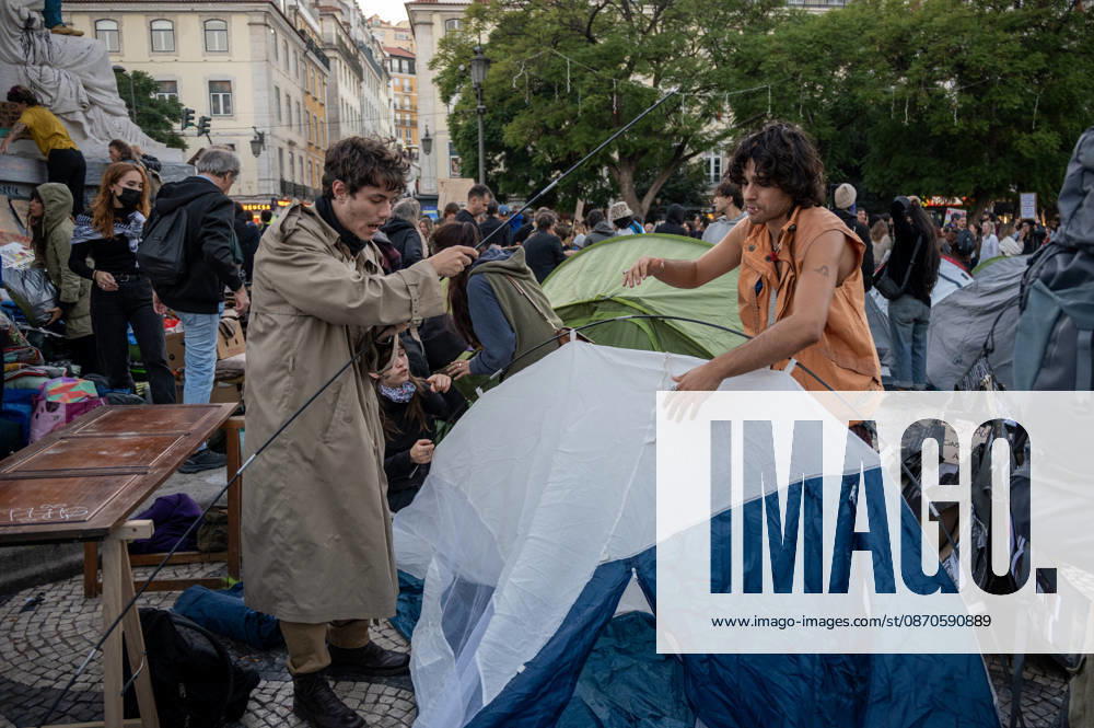 Demonstrators take part in a protest organized by the Acampada de Lisboa housing movement, demanding affordable housing, limits on rising rents and an end to property speculation. The march takes place in central Lisbon, from Marques de Pombal to Rossio Square, following recent police removal of protest tents and the detention of 55 demonstrators during housing protests in the Portuguese capital. Lisbon Portugal - ZUMAr238 20261024_zip_r238_086