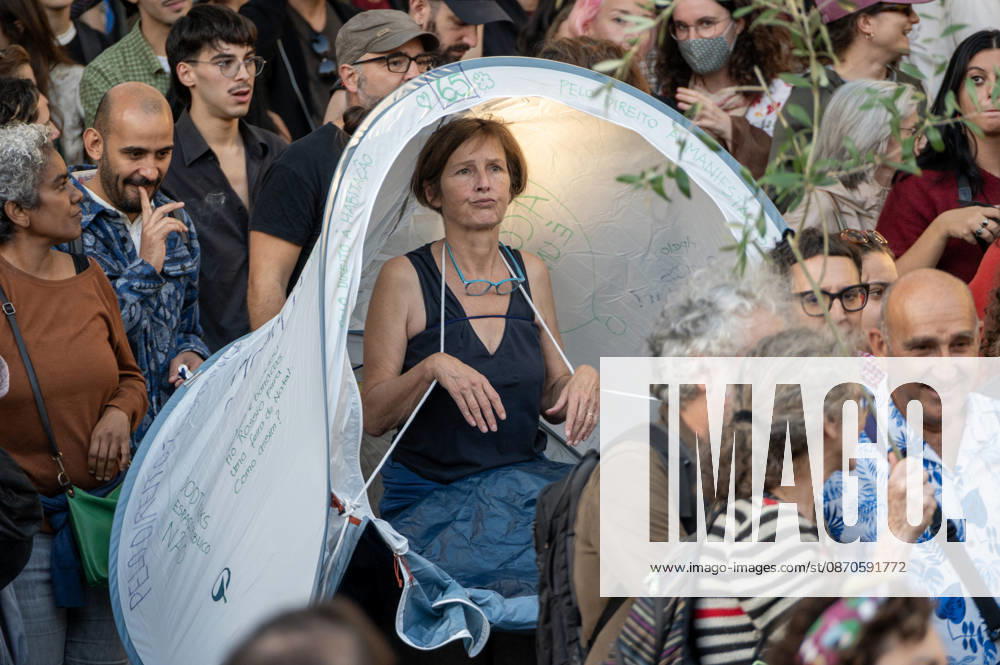 Demonstrators take part in a protest organized by the Acampada de Lisboa housing movement, demanding affordable housing, limits on rising rents and an end to property speculation. The march takes place in central Lisbon, from Marques de Pombal to Rossio Square, following recent police removal of protest tents and the detention of 55 demonstrators during housing protests in the Portuguese capital. Lisbon Portugal - ZUMAr238 20261024_zip_r238_061