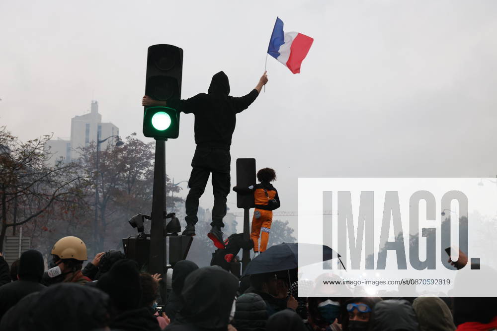 A demonstration against government policy wad held in Paris, France, on October 24, 2026. Protests follow last weekend s demonstrations, which were marked by violent clashes and widespread damage. (CTKxPhoto PavelxNemecek) CTKPhotoF202610240026001 CTKPhotoF202610240026001