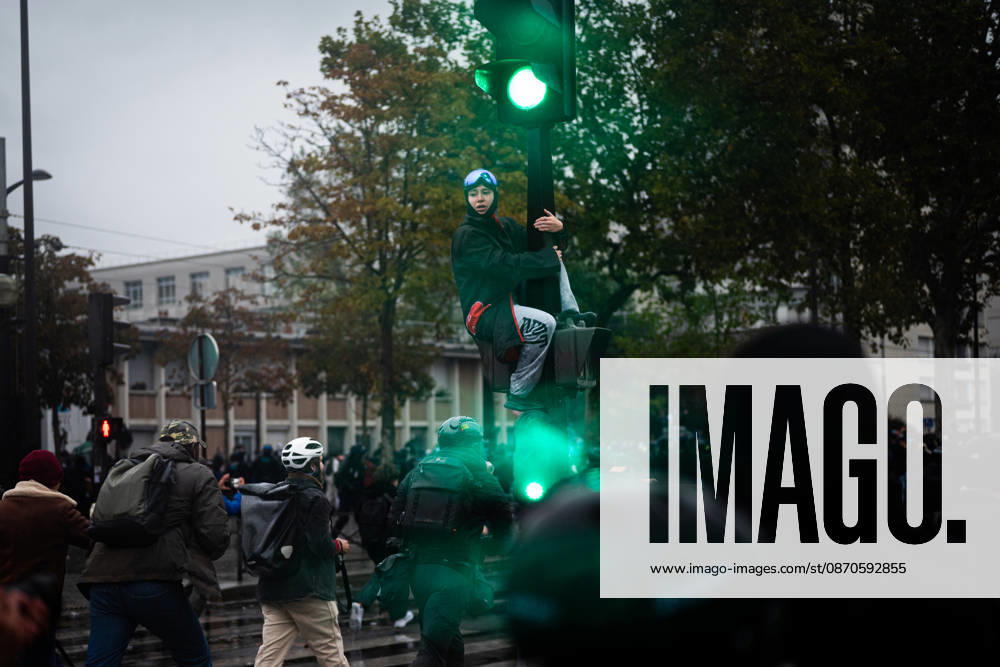Demonstrators clash with police near Porte de Vincennes amid ongoing protests in Paris PARIS, FRANCE - OCTOBER 24: Demonstrators clash with police near Porte de vincennes during a demonstration amid ongoing social and political tensions in Paris, France, on October 24, 2026. Police use tear gas and high pressure water to disperse the crowd. Rachelle Papillon-Amblard Anadolu Paris France. Editorial use only. Please get in touch for any other usage.