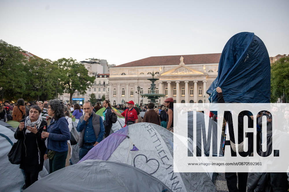 Demonstrators take part in a protest organized by the Acampada de Lisboa housing movement, demanding affordable housing, limits on rising rents and an end to property speculation. The march takes place in central Lisbon, from Marques de Pombal to Rossio Square, following recent police removal of protest tents and the detention of 55 demonstrators during housing protests in the Portuguese capital. Lisbon Portugal - ZUMAr238 20261024_zip_r238_038