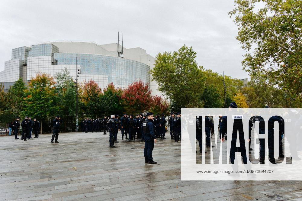 In Paris, the CGT put the number of demonstrators on the streets at 250,000, whilst the Ministry of the Interior put the figure at 110,000. Earlier, the Paris Police Prefecture had also estimated that there were 110,000 demonstrators in the capital. - 24 10 2026 - France Paris Paris - JanxSchmidt-Whitley LexPictorium LePictorium_0344778