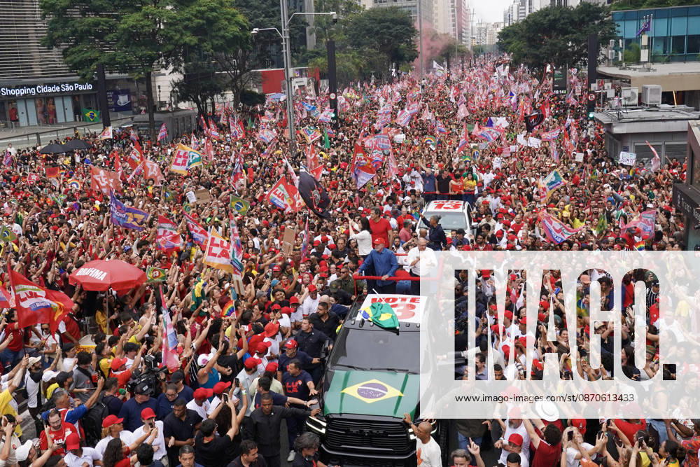 Lula supporters hold final mass rally ahead of Brazil Presidential Runoff SAO PAULO, BRAZIL - OCTOBER 24: Supporters of Brazilian presidential candidate and former President Luiz Inacio Lula da Silva wave flags, hold campaign signs and fill Avenida Paulista during the campaign s final mass rally ahead of the presidential runoff election, on October 24, 2026 in Sao Paulo, Brazil. An estimated half a million people gathered along the avenue one day before the runoff vote. Nicolas Hernandez Anadolu Sao paulo Brazil. Editorial use only. Please get in touch for any other usage.