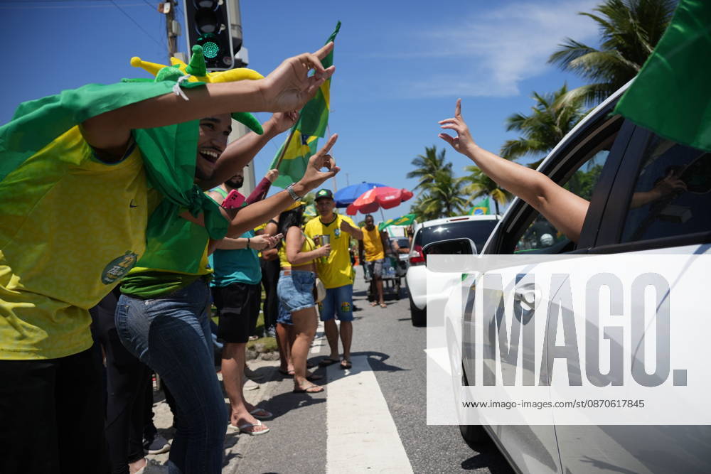 Flavio Bolsonaro supporters hold final campaign rally in Rio de Janeiro RIO DE JANEIRO, BRAZIL - OCTOBER 24: Supporters of Liberal Party (PL) presidential candidate Flavio Bolsonaro attend a rally called Bloquinho 22 during the last day of the campaign for the second round of the presidential election at Barra da Tijuca in Rio de Janeiro, Brazil on October 24, 2026. Mariana Greif Anadolu Rio de janeiro Brazil. Editorial use only. Please get in touch for any other usage.