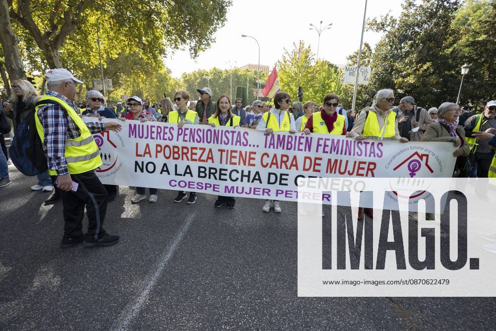 Demonstration In Support Of State Pensions And Housing in Madrid, Spain - 24 Oct 2026 Several people carrying signs in favor of public pensions take part in a demonstration supporting the public pension system and access to housing in Madrid, Spain. Madrid Spain
