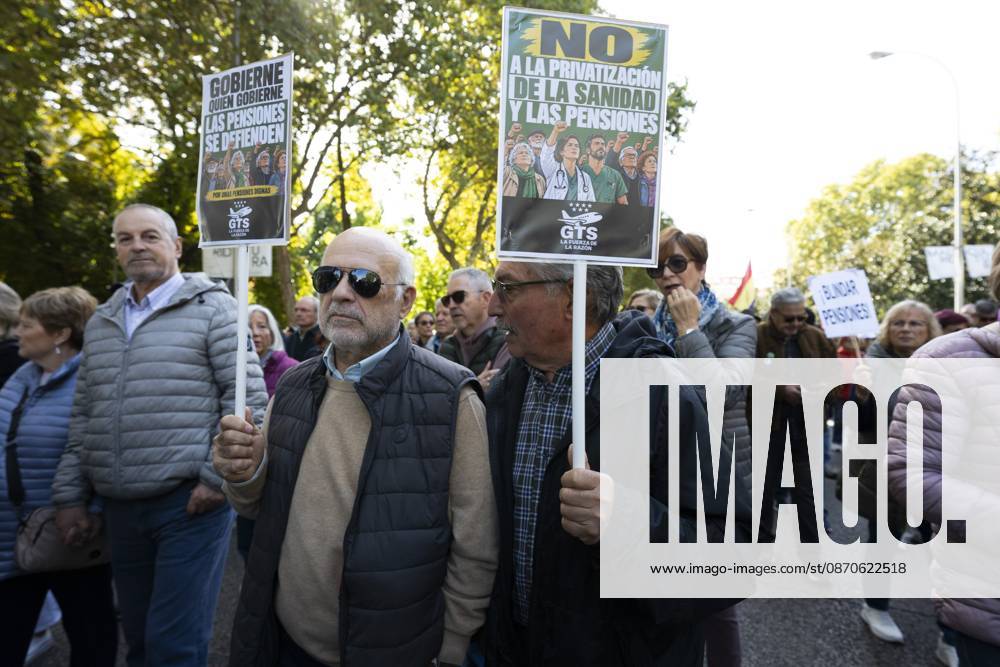 Demonstration In Support Of State Pensions And Housing in Madrid, Spain - 24 Oct 2026 Several people carrying signs in favor of public pensions take part in a demonstration supporting the public pension system and access to housing in Madrid, Spain. Madrid Spain