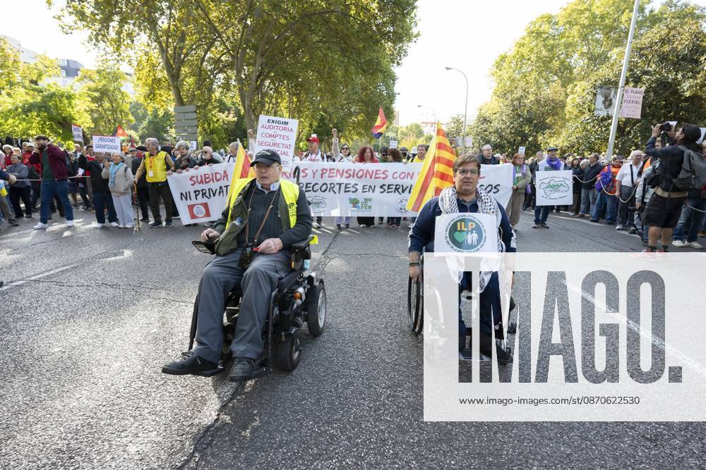 Demonstration In Support Of State Pensions And Housing in Madrid, Spain - 24 Oct 2026 Several people carrying signs in favor of public pensions take part in a demonstration supporting the public pension system and access to housing in Madrid, Spain. Madrid Spain