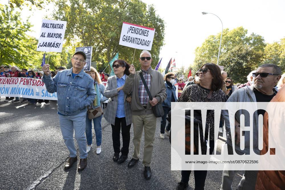 Demonstration In Support Of State Pensions And Housing in Madrid, Spain - 24 Oct 2026 Several people carrying signs in favor of public pensions take part in a demonstration supporting the public pension system and access to housing in Madrid, Spain. Madrid Spain