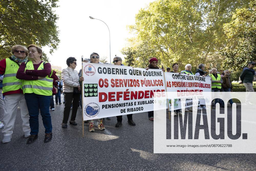 Demonstration In Support Of State Pensions And Housing in Madrid, Spain - 24 Oct 2026 Several people carrying signs in favor of public pensions take part in a demonstration supporting the public pension system and access to housing in Madrid, Spain. Madrid Spain