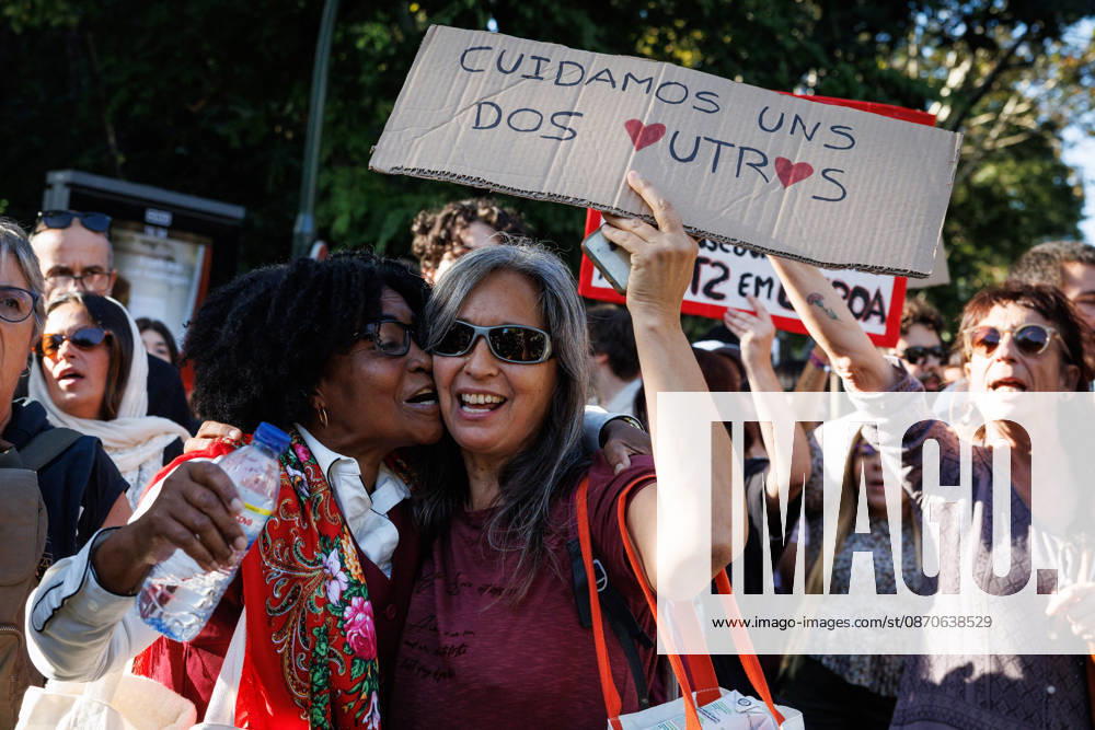Two female protesters embrace emotionally while holding a placard saying Cuidamos uns dos outros (We take care of each other) during the demonstration. People march through central Lisbon during a demonstration demanding affordable housing and protesting against the rising cost of living. The protest started at Marques de Pombal and ended at Rossio Square, where demonstrators set up tents at the end of the march in protest against Portugal s housing crisis. Lisbon Portugal - ZUMAs197 20261024_aaa_s197_606