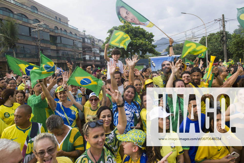 (261025) -- RIO DE JANEIRO, Oct. 25, 2026 -- Supporters attend a presidential campaign rally of Brazilian Senator Flavio Bolsonaro, presidential candidate of Brazil s Liberal Party, in Rio de Janeiro, Brazil, Oct. 24, 2026. Brazilian incumbent President and presidential candidate of Brazil s ruling Workers Party Luiz Inacio Lula da Silva, and presidential candidate of Brazil s Liberal Party Flavio Bolsonaro held the last campaign rally on Saturday in Sao Paulo and Rio de Janeiro, respectively. The second round of voting for Brazil s 2026 presidential election will be held on Sunday. (Photo by Xinhua) BRAZIL-PRESIDENTIAL ELECTION-CAMPAIGN RALLY DanielxRamalho
