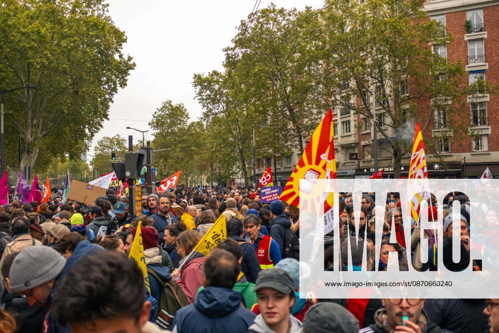Yellow Vests Protest Act II - Paris A large crowd takes part in a demonstration against the rising cost of living and in support of higher wages, public services and students’ demands in Paris, France, on October 24, 2026. Demonstrators march along the boulevards des Maréchaux, from Porte d’Italie to Porte de Vincennes, as part of a nationwide day of protest. Photo by Jules Bernard ABACAPRESS.COM Paris Île-de-France France