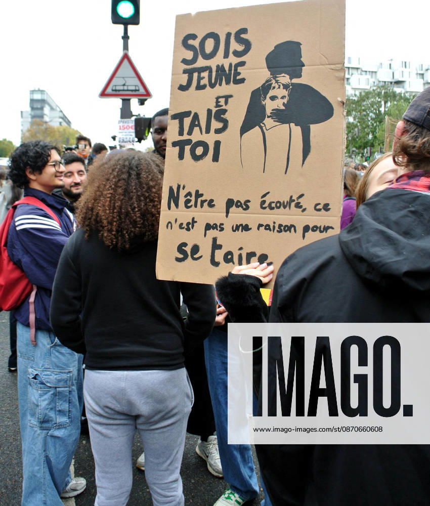 Yellow Vests Protest Act II - Paris Demonstration in favor of purchasing power, the protection of public services, and fiscal and social justice, as part of a nationwide call for mobilisation bringing together former members of the Yellow Vest movement, labor unions, high school and university students. in Paris on October 24, 2026. Photo by Karim Ait Adjedjou ABACAPRESS.COM Paris France