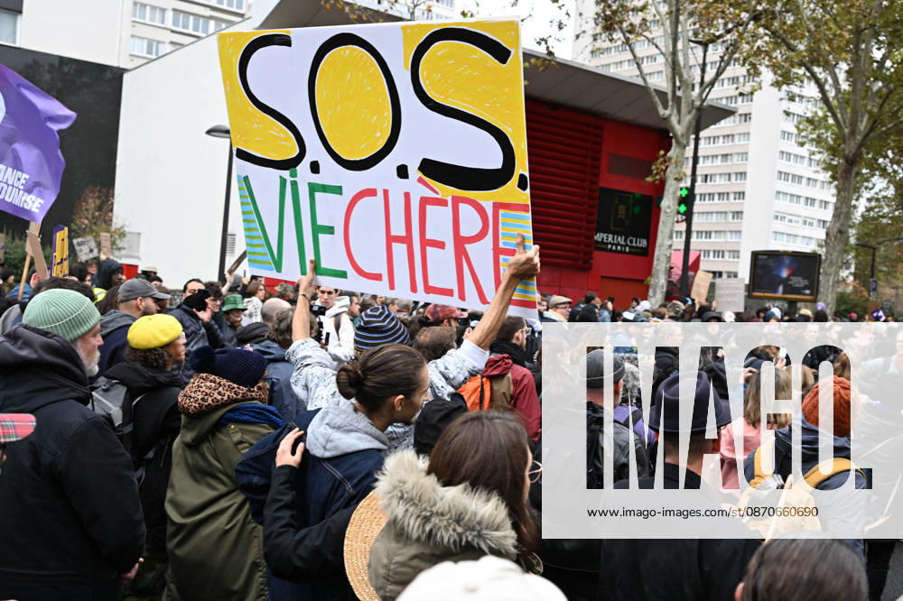 Yellow Vests Protest Act II - Paris Demonstration in favor of purchasing power, the protection of public services, and fiscal and social justice, as part of a nationwide call for mobilisation bringing together former members of the Yellow Vest movement, labor unions, high school and university students. in Paris on October 24, 2026. Photo by Karim Ait Adjedjou ABACAPRESS.COM Paris France