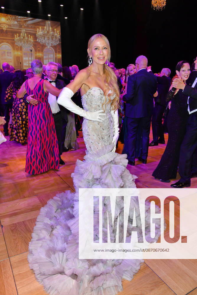 Jenny Elvers at the 2026 Leipzig Opera Ball at the Leipzig Opera on October 24, 2026