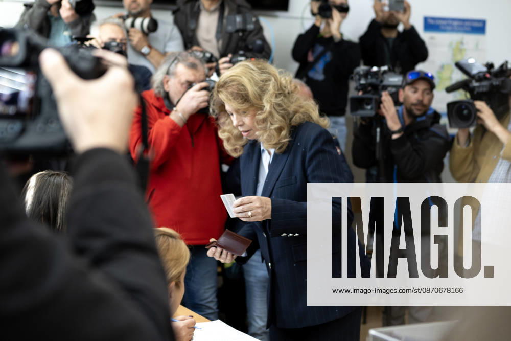 Bulgarian President Iotova casts ballot in presidential election SOFIA, BULGARIA - OCTOBER 25: Bulgarian President Iliana Iotova casts her ballot in the presidential election in Sofia, Bulgaria, on October 25, 2026. Hristo Vladev Anadolu Sofia Bulgaria. Editorial use only. Please get in touch for any other usage.