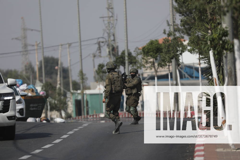 Israeli Soldiers and Military Vehicles Deployed Across Hebron Amid Ongoing Operation Israeli soldiers and military vehicles are deployed along streets in the West Bank city of Hebron, on October 25, 2026, as an Israeli military operation continues for the third consecutive day. The operation involves road closures, restrictions on Palestinian movement and the deployment of Israeli troops across several areas of the city. Photo by Mamoun Wazwaz apaimages Hebron West Bank Palestinian Territory 251026_Hebron_MW_00(34)