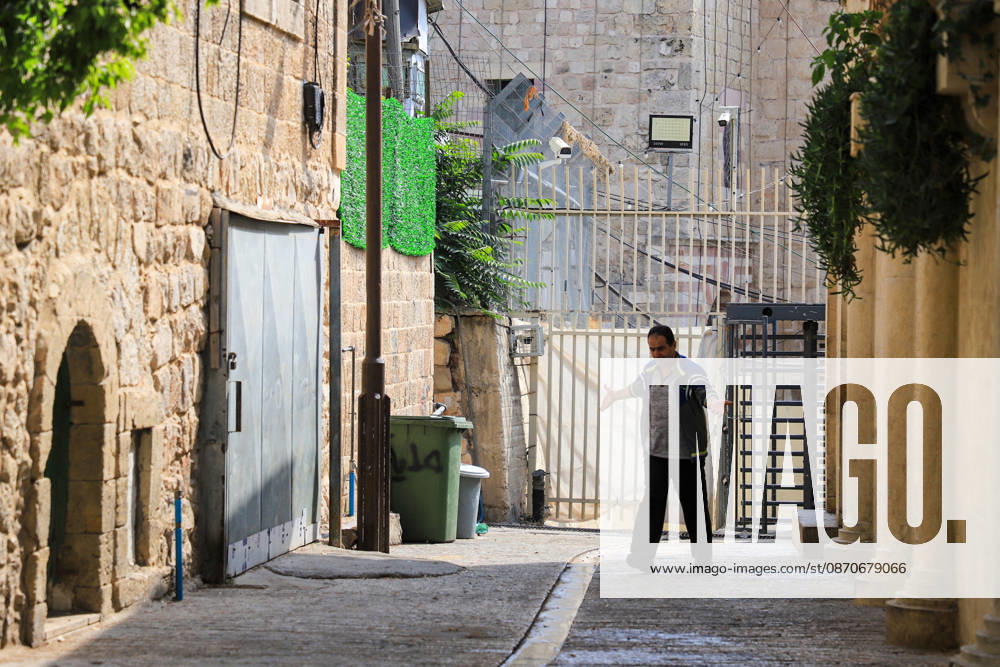 Hebron streets remain deserted as Israeli military restrictions enter third day HEBRON, WEST BANK, PALESTINE - OCTOBER 25: Streets remain quiet in Hebron, West Bank, Palestine, on October 25, 2026, as Israeli forces continue to block entrances and exits to the city and surrounding villages for a third consecutive day following a clash at a checkpoint that left two Palestinians and two Israeli soldiers dead. The Ibrahimi Mosque and nearby checkpoints also remain closed amid the restrictions. Amer Shallodi Anadolu Hebron West Bank. Editorial use only. Please get in touch for any other usage.