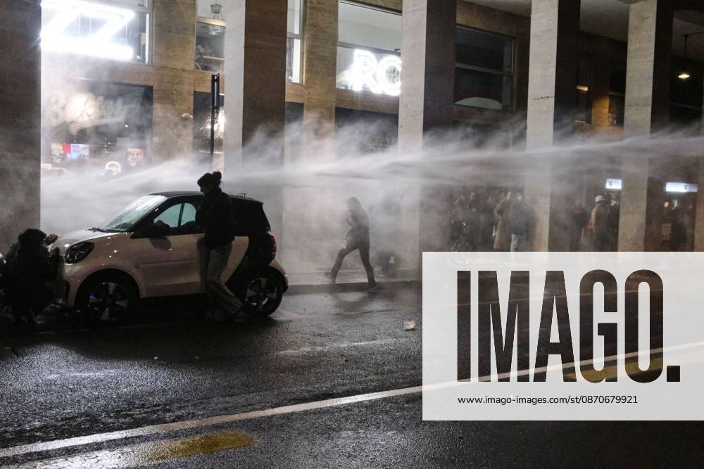 Thousands of people gathered spontaneously in Piazza del Nettuno before setting off in a march through the city centre. Clashes broke out along Via Marconi. Several people were injured, and a young man lost consciousness after being tackled by police. A police water cannon was also used from behind the protesters and hit the ambulance that was assisting the unconscious man. In protest, demonstrators sat down in front of the police line, which, after several minutes, decided to disband its wall of shields. Bologna Italy