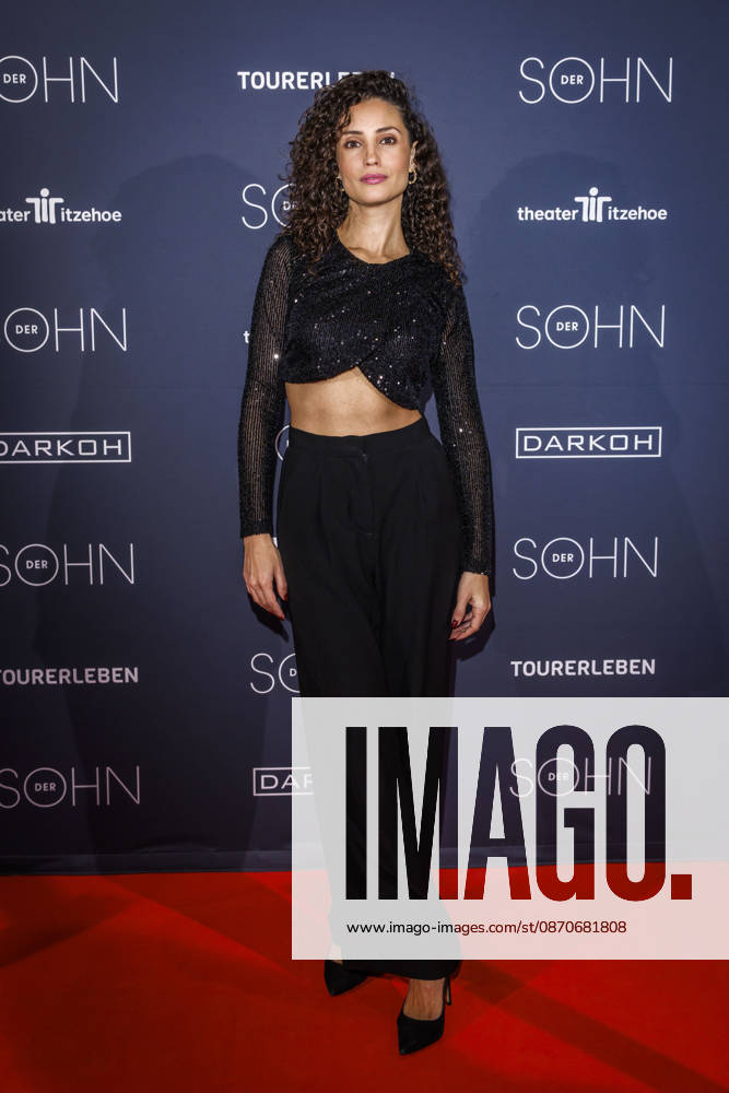 MMM DER SOHN Actress Nadine Menz on the red carpet at the theater premiere of *Der Sohn* TOURERLEBEN theater production at the Theater Itzehoe on October 24, 2026, in Schleswig-Holstein, Germany