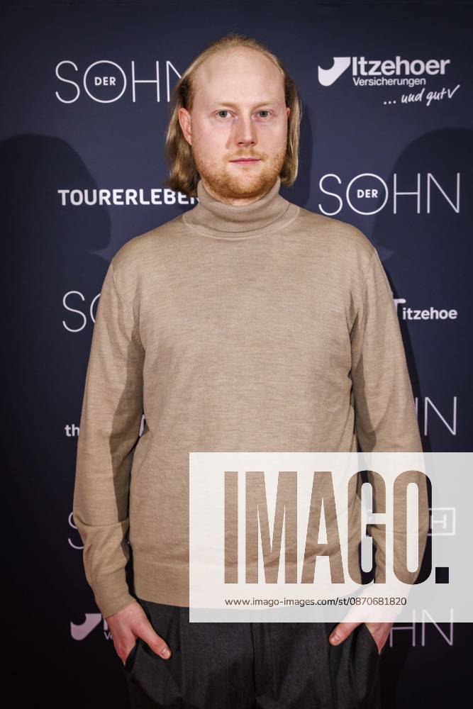 MMM DER SOHN: Actor Paul Radke on the red carpet at the theater premiere of *Der Sohn* TOURERLEBEN theater production at the Theater Itzehoe on October 24, 2026, in Schleswig-Holstein, Germany