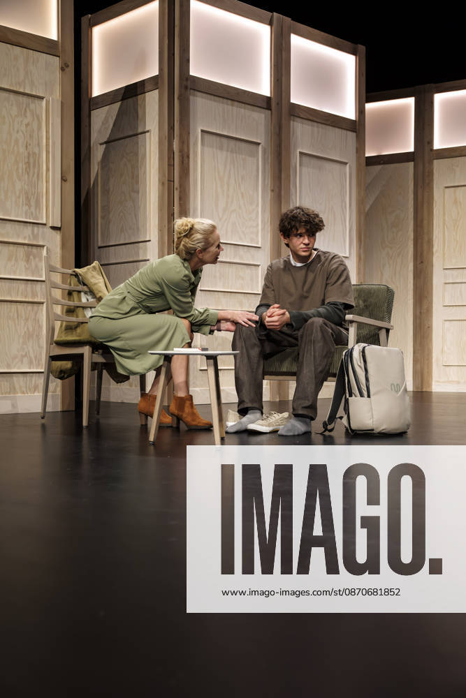 MMM THE SON: Actress Dorothea Schenck as the mother ANNE and actor Quentin Lopes as the son NICOLAS on stage during a scene from the theater premiere of *The Son*—a TOURERLEBEN theater production at the Itzehoe Theater on October 24, 2026, in Schleswig Holstein, Germany