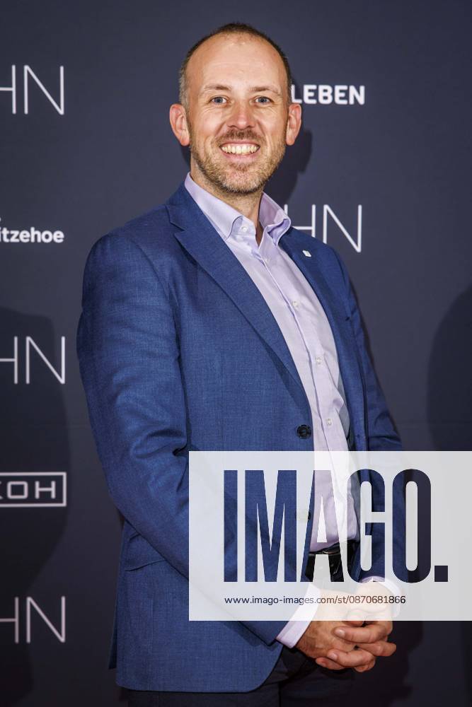 MMM DER SOHN Maik Froemmrich, artistic director of the Itzehoe Theater, on the red carpet at the premiere of the play *Der Sohn* TOURERLEBEN theater production at the Itzehoe Theater on October 24, 2026, in Schleswig-Holstein, Germany
