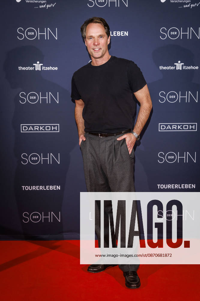 MMM THE SON Actor, Lead Actor Matthias Schloo on the red carpet at the theater premiere of *The Son* TOURERLEBEN theater production at the Theater Itzehoe on October 24, 2026, in Schleswig-Holstein, Germany