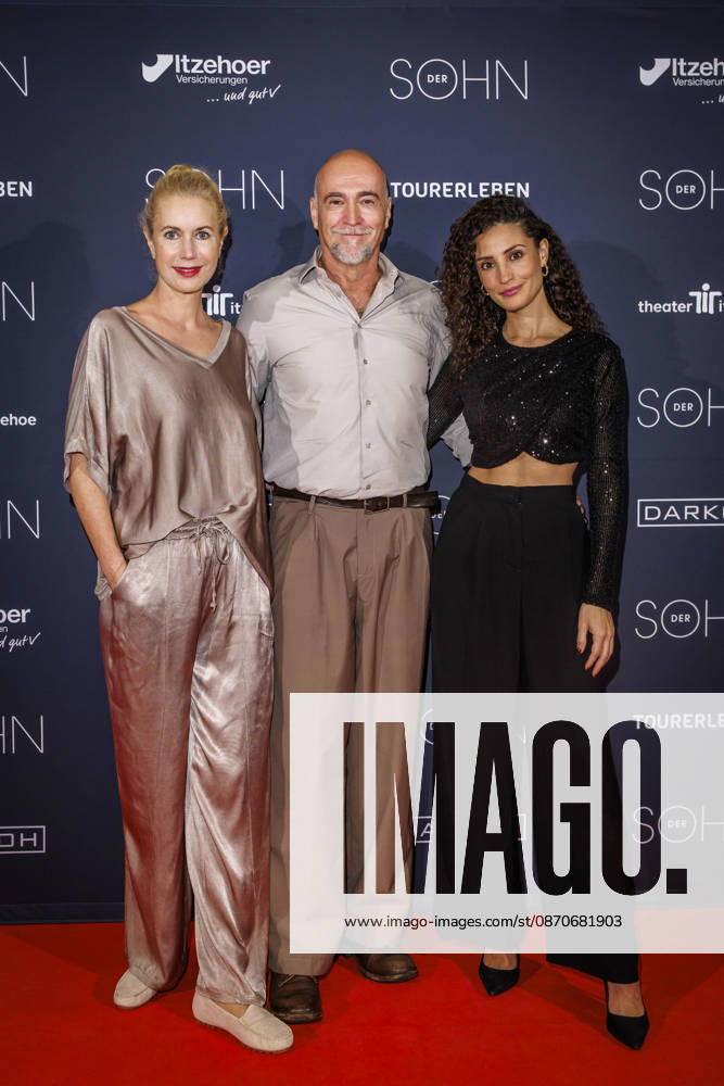 MMM DER SOHN: Actress Dorothea Schenck, director and actor Holger Hauer, and actress Nadine Menz on the red carpet at the theater premiere of *Der Sohn* (TOURERLEBEN Theater Production) at the Theater Itzehoe on October 24, 2026, in Schleswig-Holstein, Germany