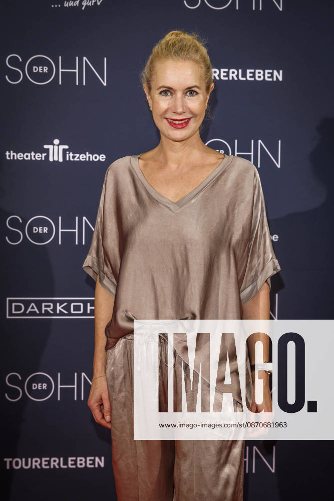 MMM DER SOHN Actress Dorothea Schenck on the red carpet at the theater premiere of *Der Sohn* TOURERLEBEN theater production at the Theater Itzehoe on October 24, 2026, in Schleswig-Holstein, Germany