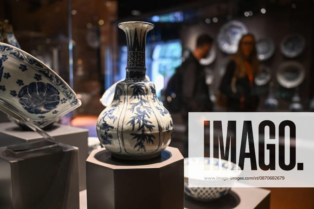 (261025) -- ISTANBUL, Oct. 25, 2026 -- Chinese porcelain pieces are on display at the newly opened Porcelain Museum within the Topkapi Palace in Istanbul, T¨¹rkiye, Oct. 25, 2026. T¨¹rkiye on Saturday inaugurated a new museum district within Istanbul s historic Topkapi Palace, where thousands of Chinese porcelain pieces are on display, reflecting centuries of cultural exchanges between China and T¨¹rkiye. Restored into a historical neighborhood complete with its own streets and squares, the palace s former mint now houses the Porcelain Museum, which displays 5,300 pieces -- including 3,500 Chinese porcelains -- across 19 halls. Dating back to the 13th century, Chinese porcelains -- particularly those from Jingdezhen -- traveled al