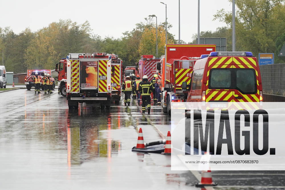 Young firefighters gather in front of the Globus in Rüsselsheim, October 25, 2026. Joint large-scale drill by the district youth fire departments
