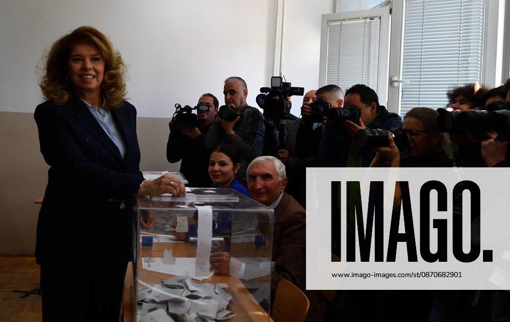 President Elections in Bulgaria Incumbent Bulgarian President Iliana Iotova casts her ballot during the first round of the presidential election in Sofia, Bulgaria, October 25, 2026. Nearly 6.6 million eligible voters are set to elect the seventh president of Bulgaria in the first round of voting. Sofia Bulgaria