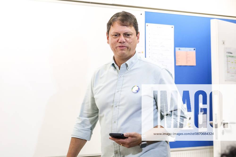 Sao Paulo governor Tarcisio de Freitas votes at the Miguel de Cervantes school. Re-elected governor of Sao Paulo, Tarcisio de Freitas, votes at the Miguel de Cervantes school, in the Morumbi neighborhood, southern region of Sao Paulo, this Sunday, October 25, 2026. Sao Paulo Sao Paulo Brasil