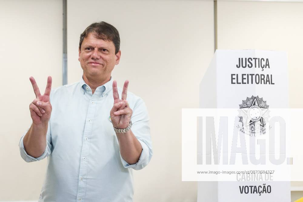 Sao Paulo governor Tarcisio de Freitas votes at the Miguel de Cervantes school. Re-elected governor of Sao Paulo, Tarcisio de Freitas, votes at the Miguel de Cervantes school, in the Morumbi neighborhood, southern region of Sao Paulo, this Sunday, October 25, 2026. Sao Paulo Sao Paulo Brasil