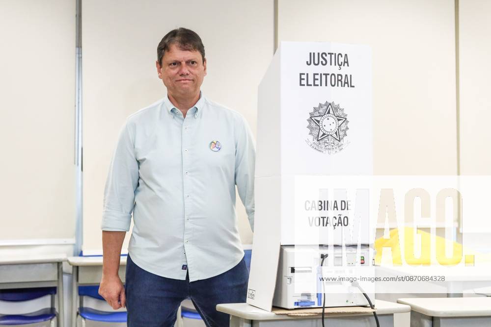 Sao Paulo governor Tarcisio de Freitas votes at the Miguel de Cervantes school. Re-elected governor of Sao Paulo, Tarcisio de Freitas, votes at the Miguel de Cervantes school, in the Morumbi neighborhood, southern region of Sao Paulo, this Sunday, October 25, 2026. Sao Paulo Sao Paulo Brasil