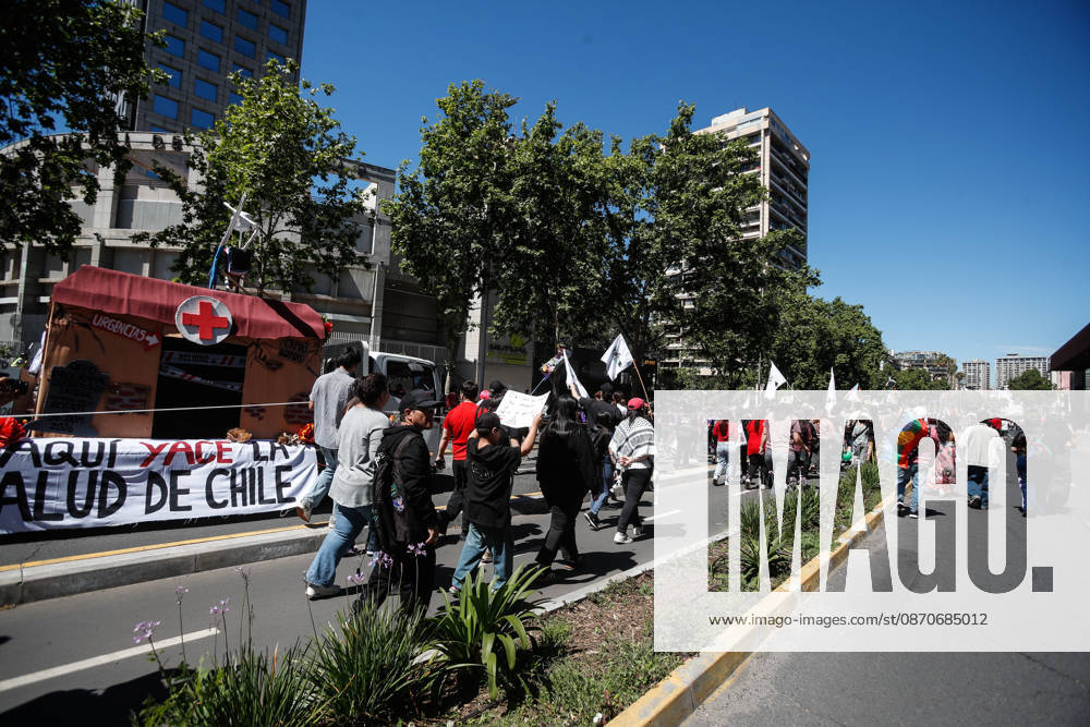 The Chilean Student Federation holds a Carnival for Public Education along the Alameda as part of the celebration of the 120th anniversary of the FECH Diego Martin Aton Chile, Aton 1202333 jpeg